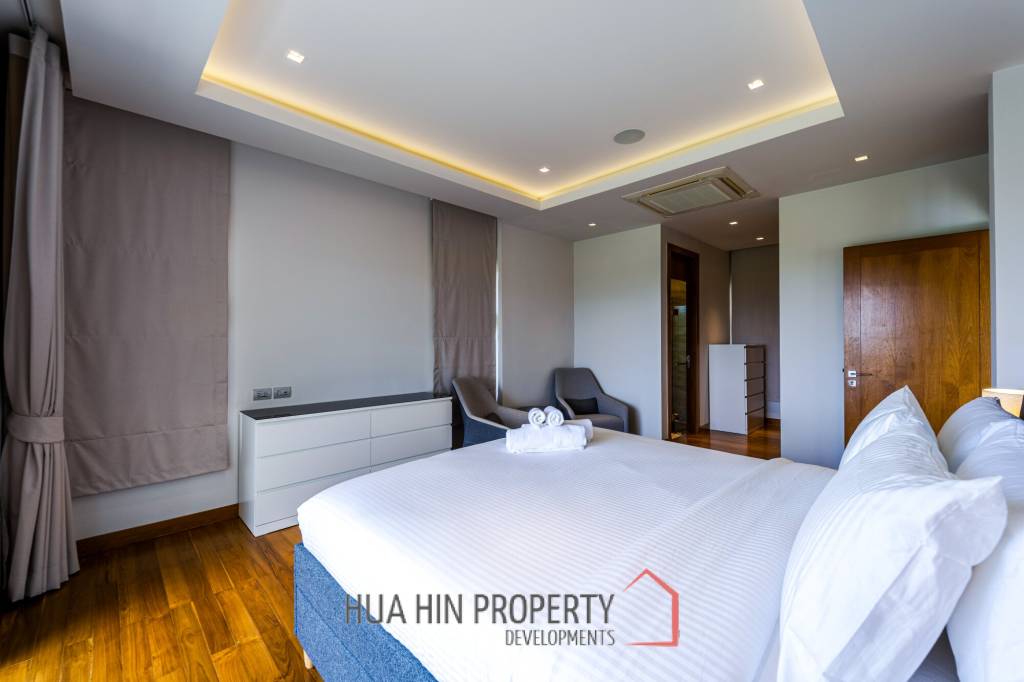 Black Mountain Golf Course : 5 Bedroom Luxury Mansion