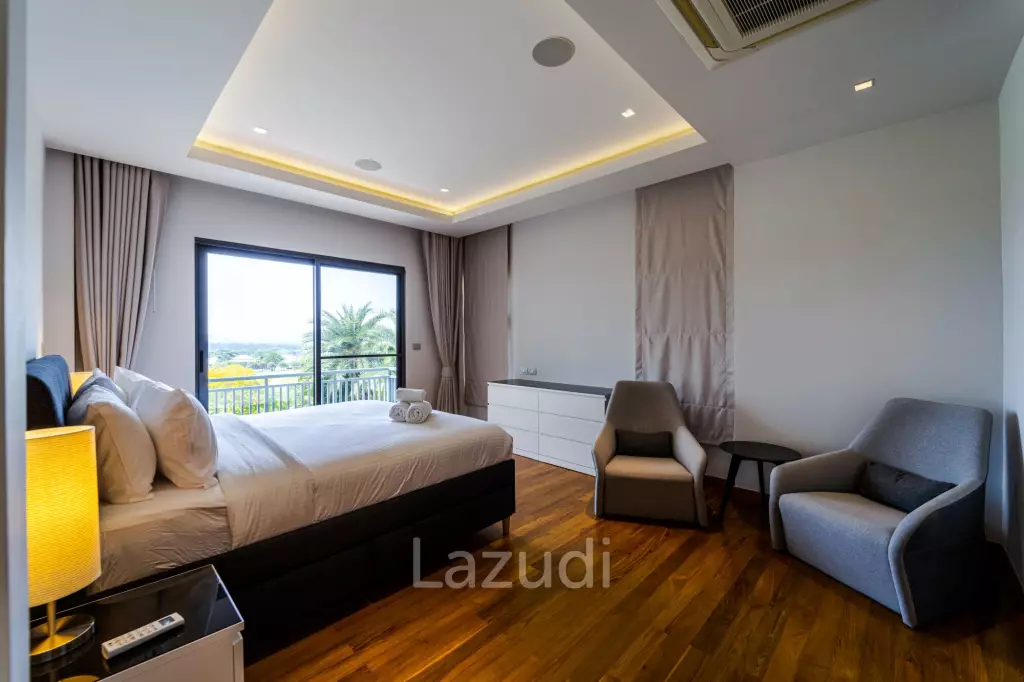 Black Mountain Golf Course: 5 Bedroom Luxury Mansion
