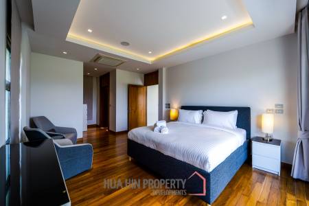 Black Mountain Golf Course : 5 Bedroom Luxury Mansion