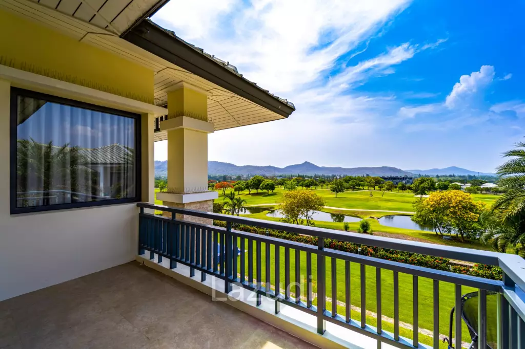 Black Mountain Golf Course: 5 Bedroom Luxury Mansion