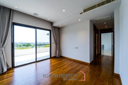 Black Mountain Golf Course : 5 Bedroom Luxury Mansion