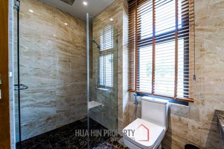 Black Mountain Golf Course : 5 Bedroom Luxury Mansion