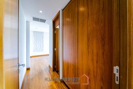 Black Mountain Golf Course : 5 Bedroom Luxury Mansion