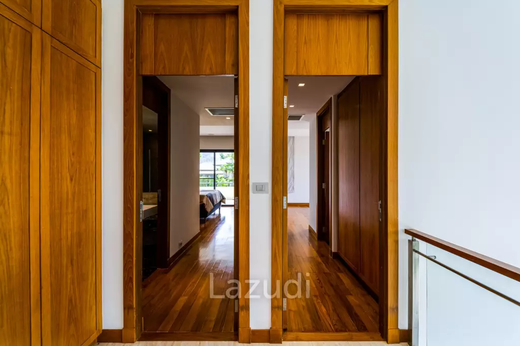 Black Mountain Golf Course: 5 Bedroom Luxury Mansion