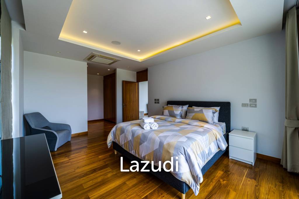 Black Mountain Golf Course: 5 Bedroom Luxury Mansion