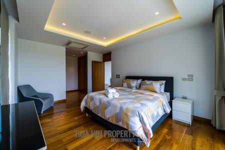 Black Mountain Golf Course : 5 Bedroom Luxury Mansion
