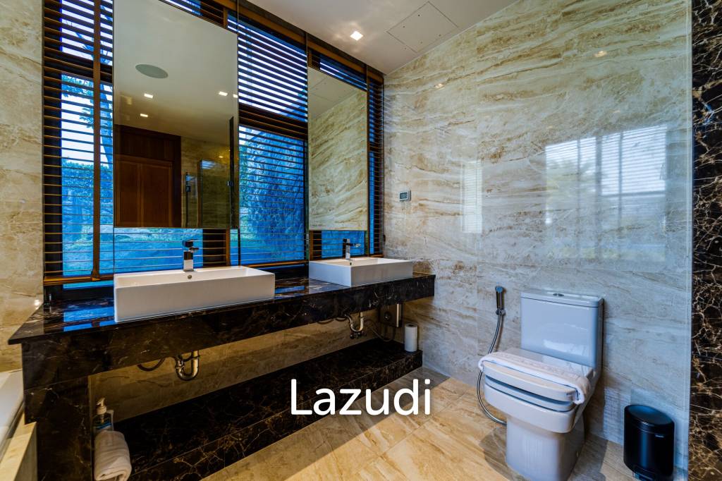 Black Mountain Golf Course: 5 Bedroom Luxury Mansion