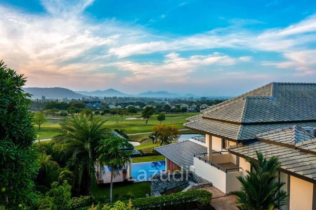 Black Mountain Golf Course: 5 Bedroom Luxury Mansion