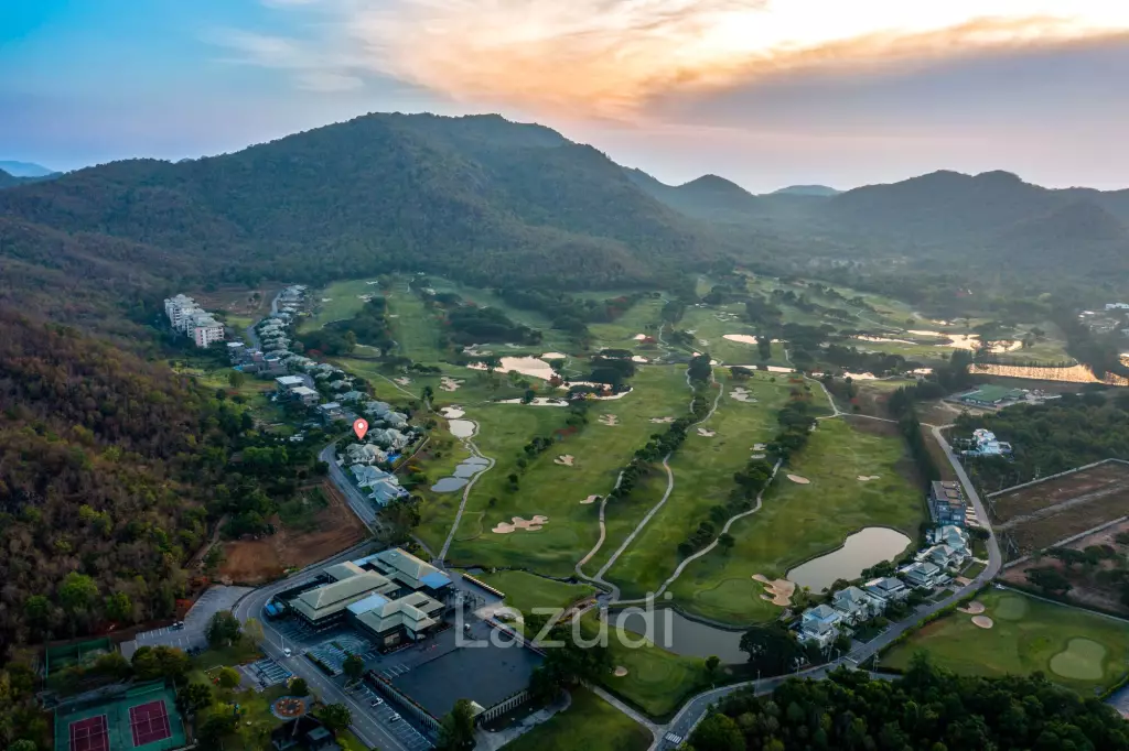 Black Mountain Golf Course: 5 Bedroom Luxury Mansion