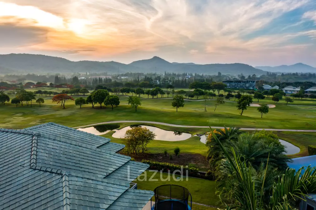 Black Mountain Golf Course: 5 Bedroom Luxury Mansion