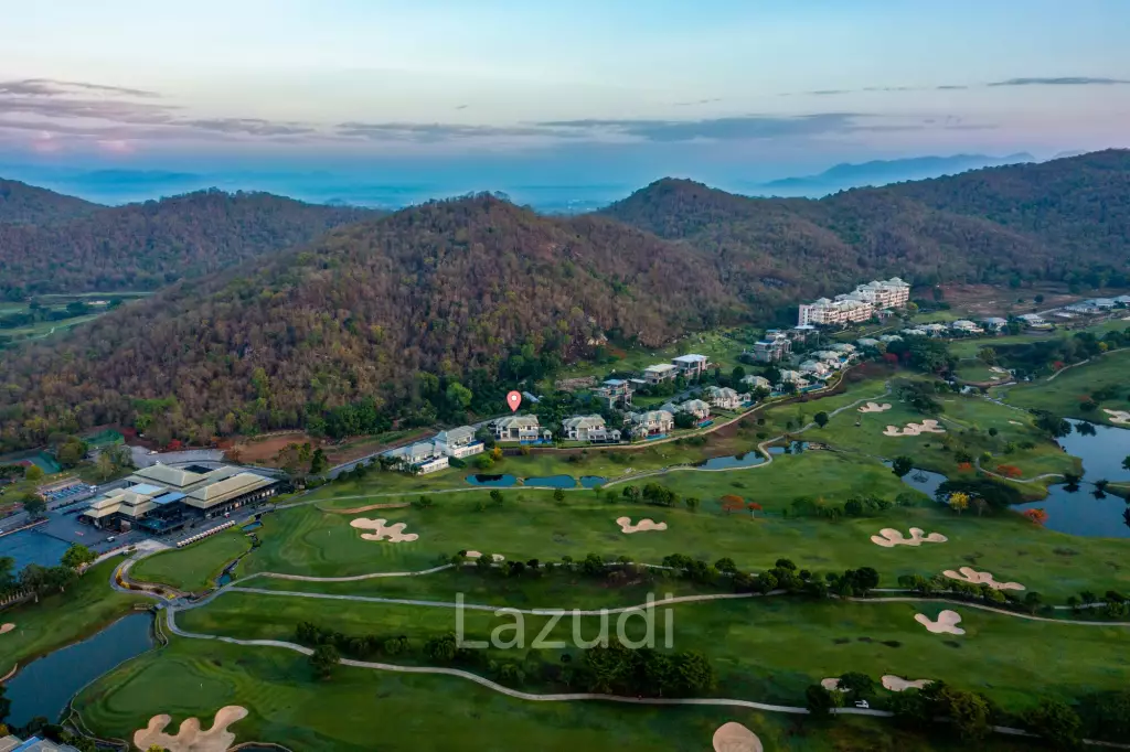 Black Mountain Golf Course: 5 Bedroom Luxury Mansion