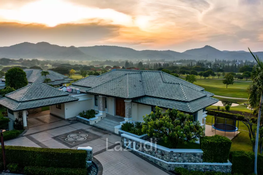 Black Mountain Golf Course: 5 Bedroom Luxury Mansion