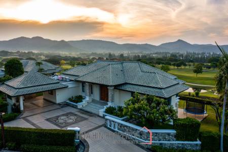 Black Mountain Golf Course : 5 Bedroom Luxury Mansion