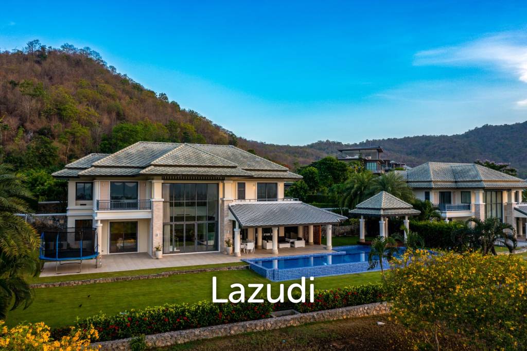 Black Mountain Golf Course: 5 Bedroom Luxury Mansion