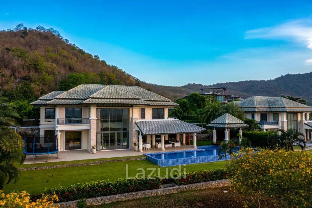 Black Mountain Golf Course: 5 Bedroom Luxury Mansion