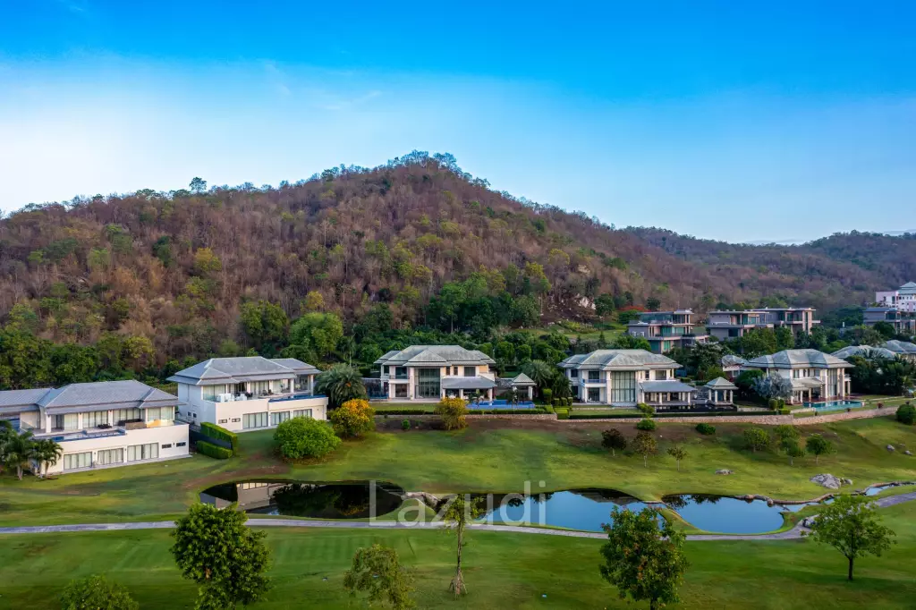 Black Mountain Golf Course: 5 Bedroom Luxury Mansion