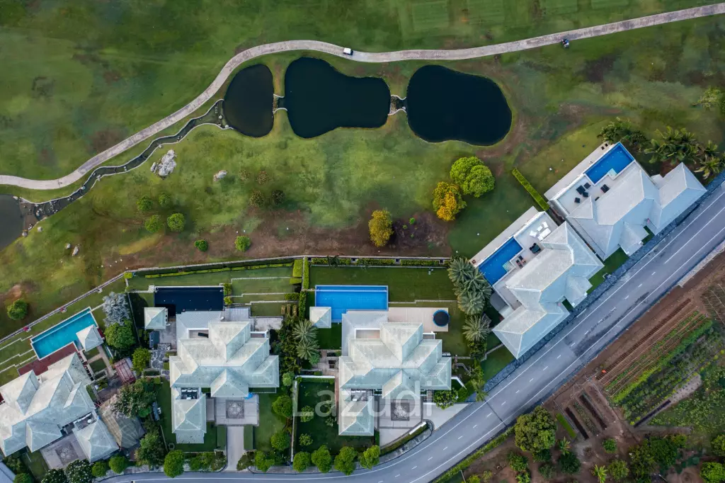 Black Mountain Golf Course: 5 Bedroom Luxury Mansion
