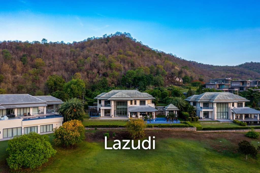 Black Mountain Golf Course: 5 Bedroom Luxury Mansion