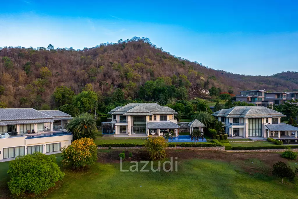 Black Mountain Golf Course: 5 Bedroom Luxury Mansion