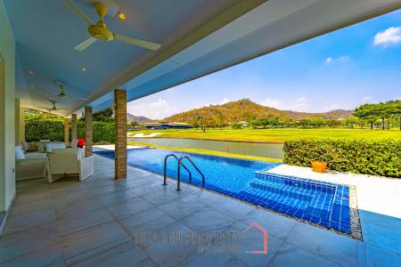 Black Mountain: Renovated 3 Bedroom Luxury Villa