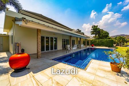 Black Mountain: Renovated 3 Bedroom Luxury Villa