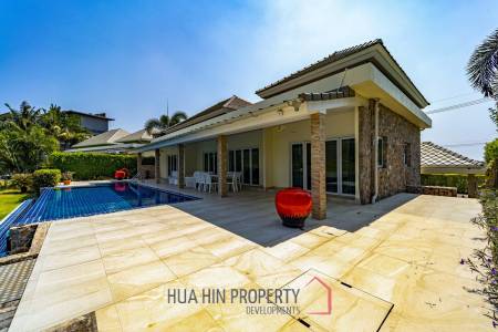 Black Mountain: Renovated 3 Bedroom Luxury Villa