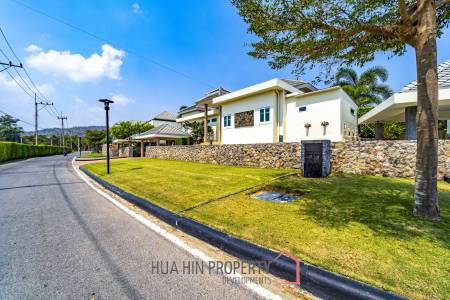 Black Mountain: Renovated 3 Bedroom Luxury Villa