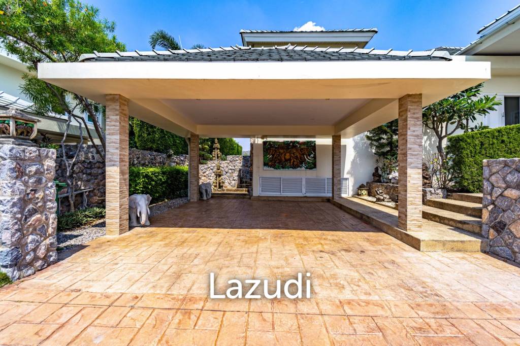 Black Mountain: Renovated 3 Bedroom Luxury Villa