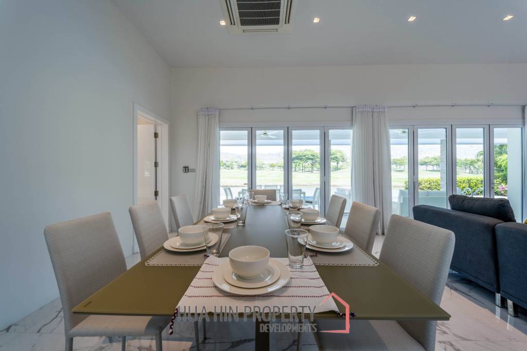 Black Mountain: Renovated 3 Bedroom Luxury Villa