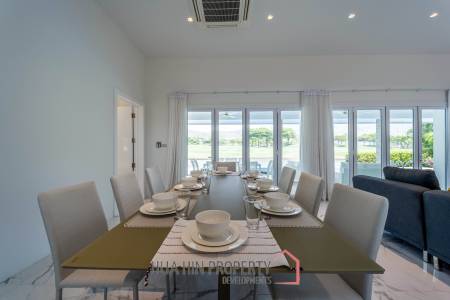 Black Mountain: Renovated 3 Bedroom Luxury Villa