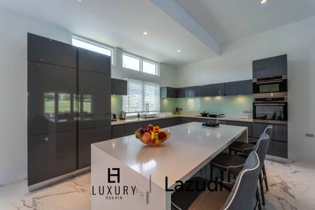 Black Mountain: Renovated 3 Bedroom Luxury Villa