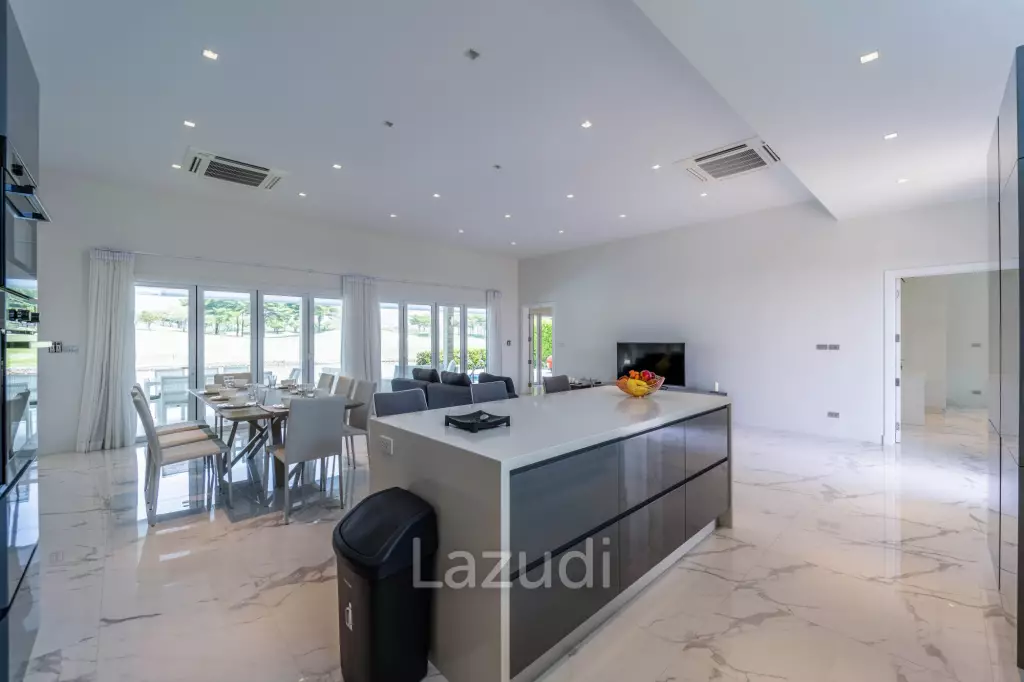 Black Mountain: Renovated 3 Bedroom Luxury Villa