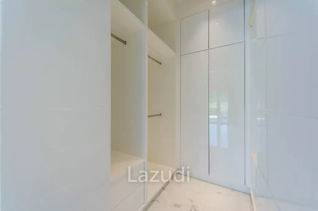 Black Mountain: Renovated 3 Bedroom Luxury Villa