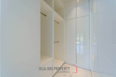 Black Mountain: Renovated 3 Bedroom Luxury Villa