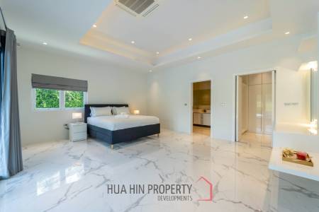 Black Mountain: Renovated 3 Bedroom Luxury Villa