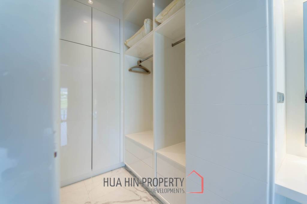 Black Mountain: Renovated 3 Bedroom Luxury Villa