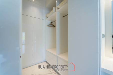Black Mountain: Renovated 3 Bedroom Luxury Villa