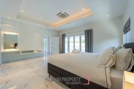 Black Mountain: Renovated 3 Bedroom Luxury Villa