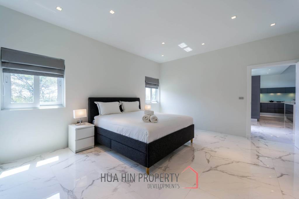 Black Mountain: Renovated 3 Bedroom Luxury Villa