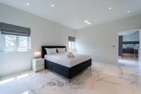 Black Mountain: Renovated 3 Bedroom Luxury Villa