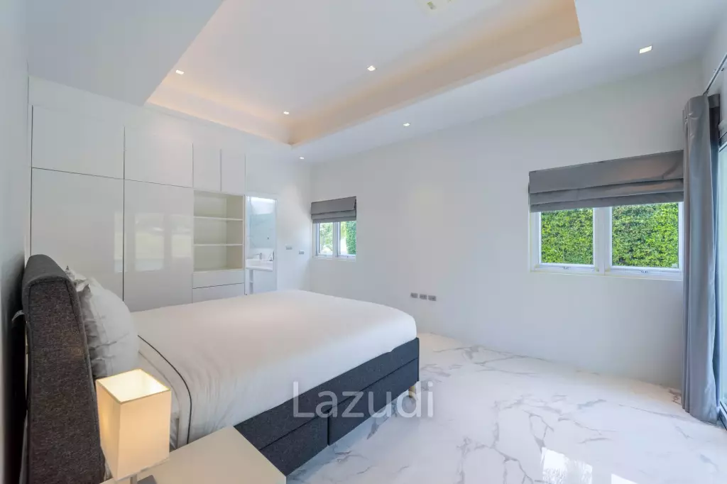 Black Mountain: Renovated 3 Bedroom Luxury Villa