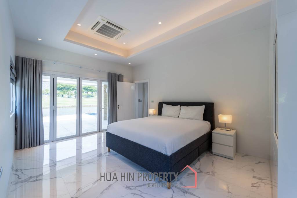 Black Mountain: Renovated 3 Bedroom Luxury Villa