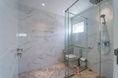 Black Mountain: Renovated 3 Bedroom Luxury Villa