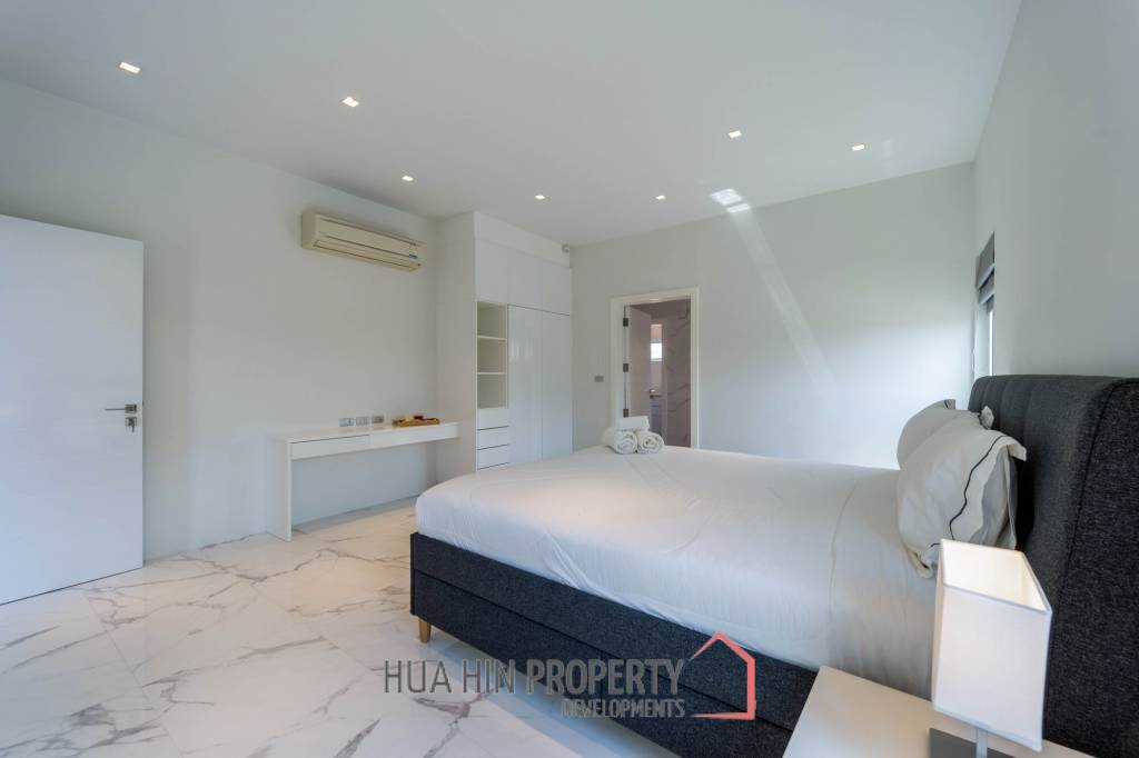 Black Mountain: Renovated 3 Bedroom Luxury Villa