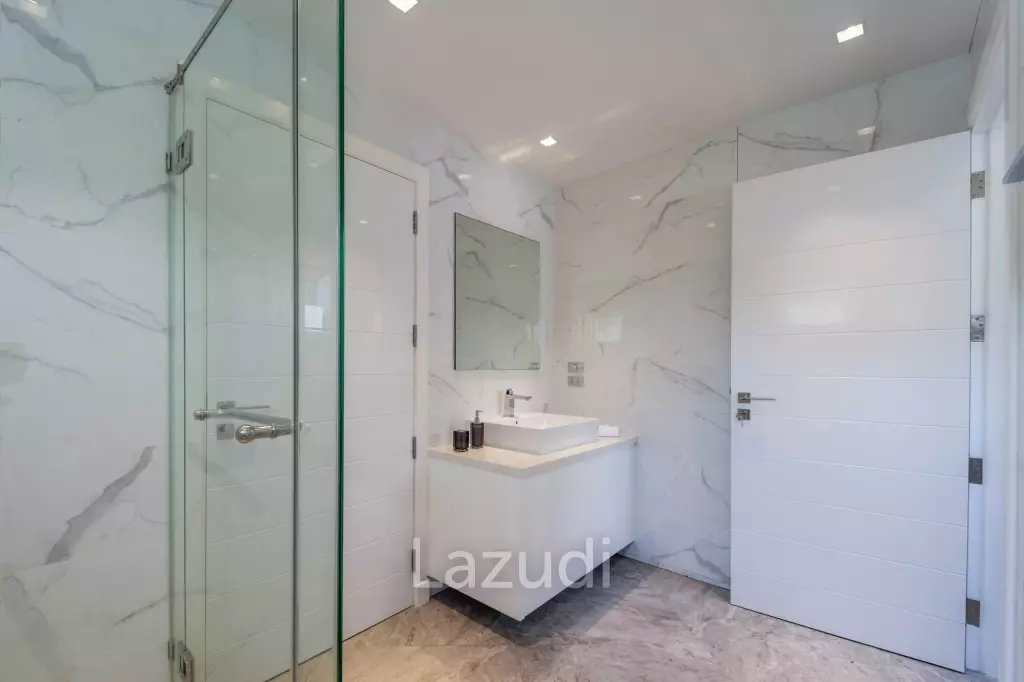 Black Mountain: Renovated 3 Bedroom Luxury Villa