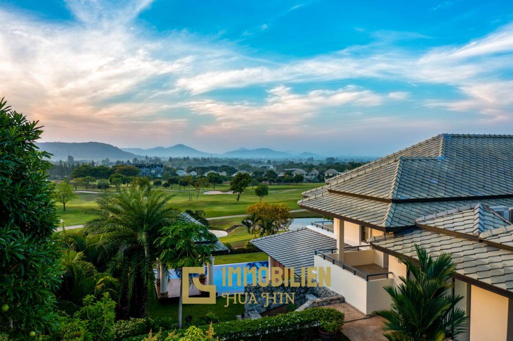 Black Mountain Golf Course : 5 Bedroom Luxury Mansion