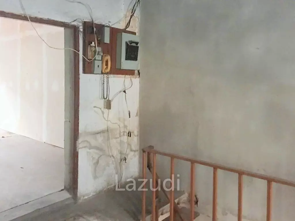 Authentic 3-Bed Townhouse in Heart of Bangkok