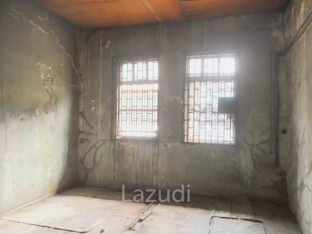 Authentic 3-Bed Townhouse in Heart of Bangkok