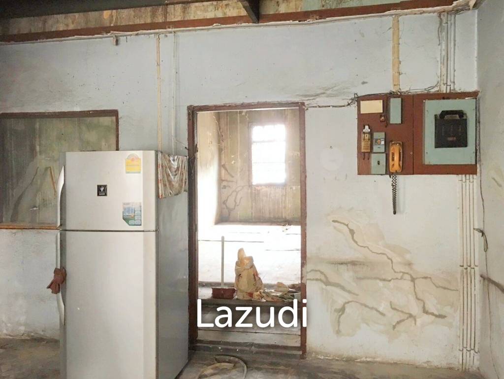 Authentic 3-Bed Townhouse in Heart of Bangkok