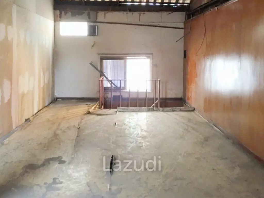 Authentic 3-Bed Townhouse in Heart of Bangkok